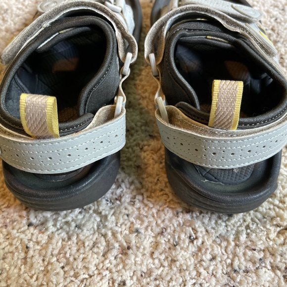 FootJoy Women’s golf sandal in light gray size 7medium. - Picture 6 of 11